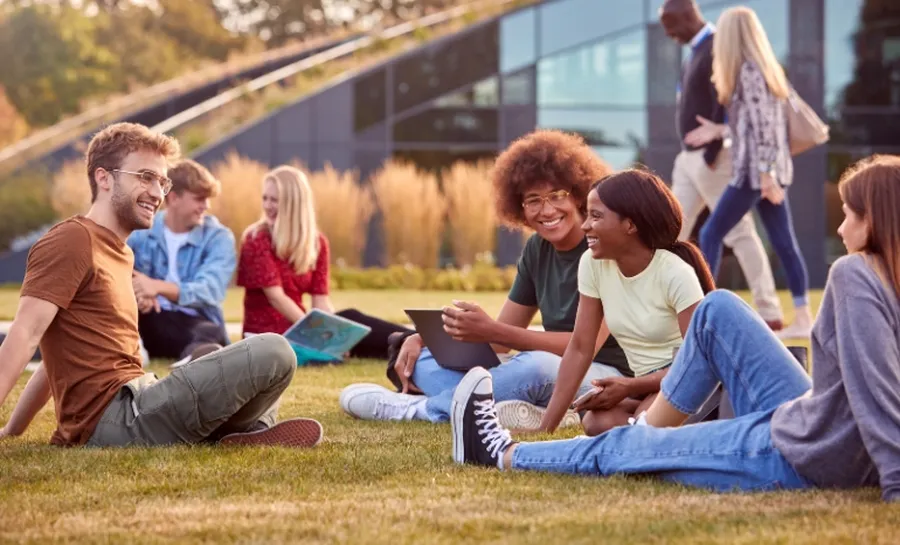 How to balance studying and social life in college without failing using visual checklists