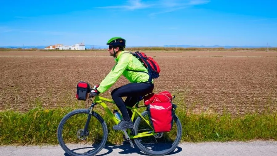 How to travel with little money and enjoy minimal cost itineraries