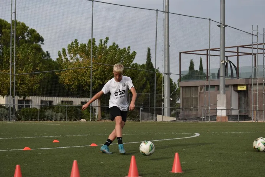 Skills every football player should learn early base core fundamentals