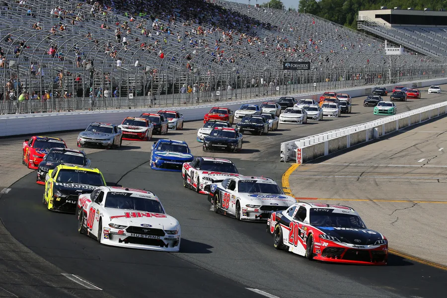 Car Racing Rules Basics of car racing rules and regulations explained visual track flags